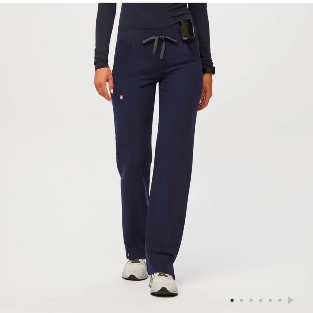 NWT Figs Kade Scrub Pants. Med Petite. Navy Blue